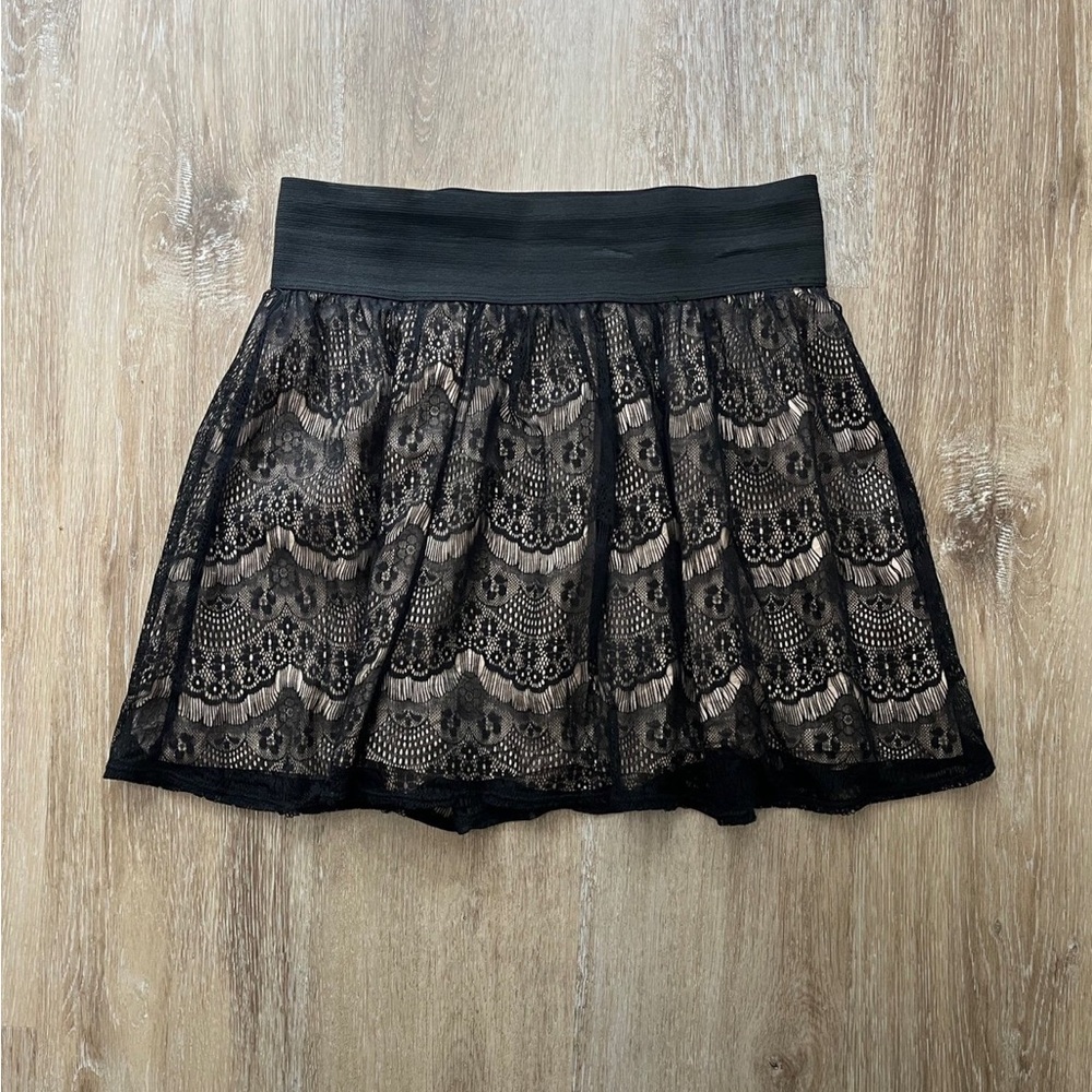 Flowy Lace skirt